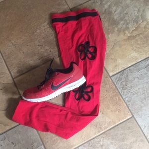 ♦️3/$25♦️EUC sm Urban Love leggings/flower cut out